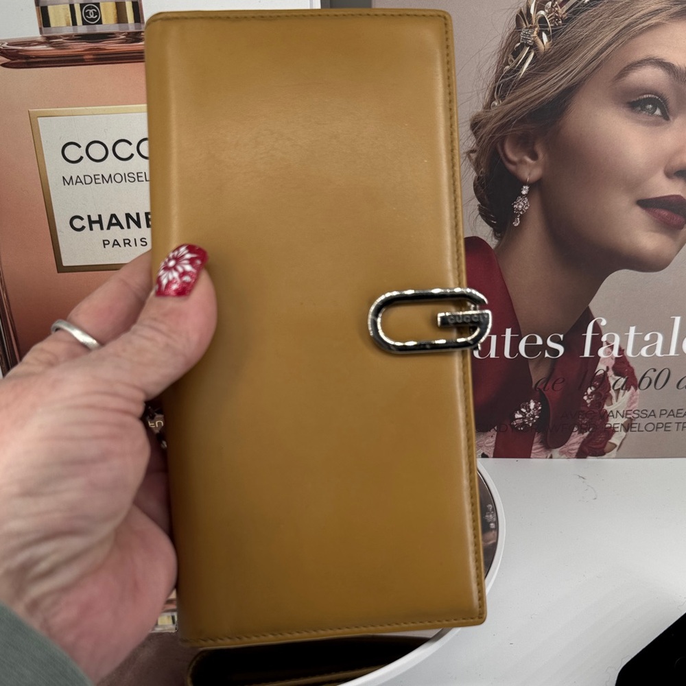 Gucci Tan Leather “G-Clasp” Vintage Wallet with Silver Buckle